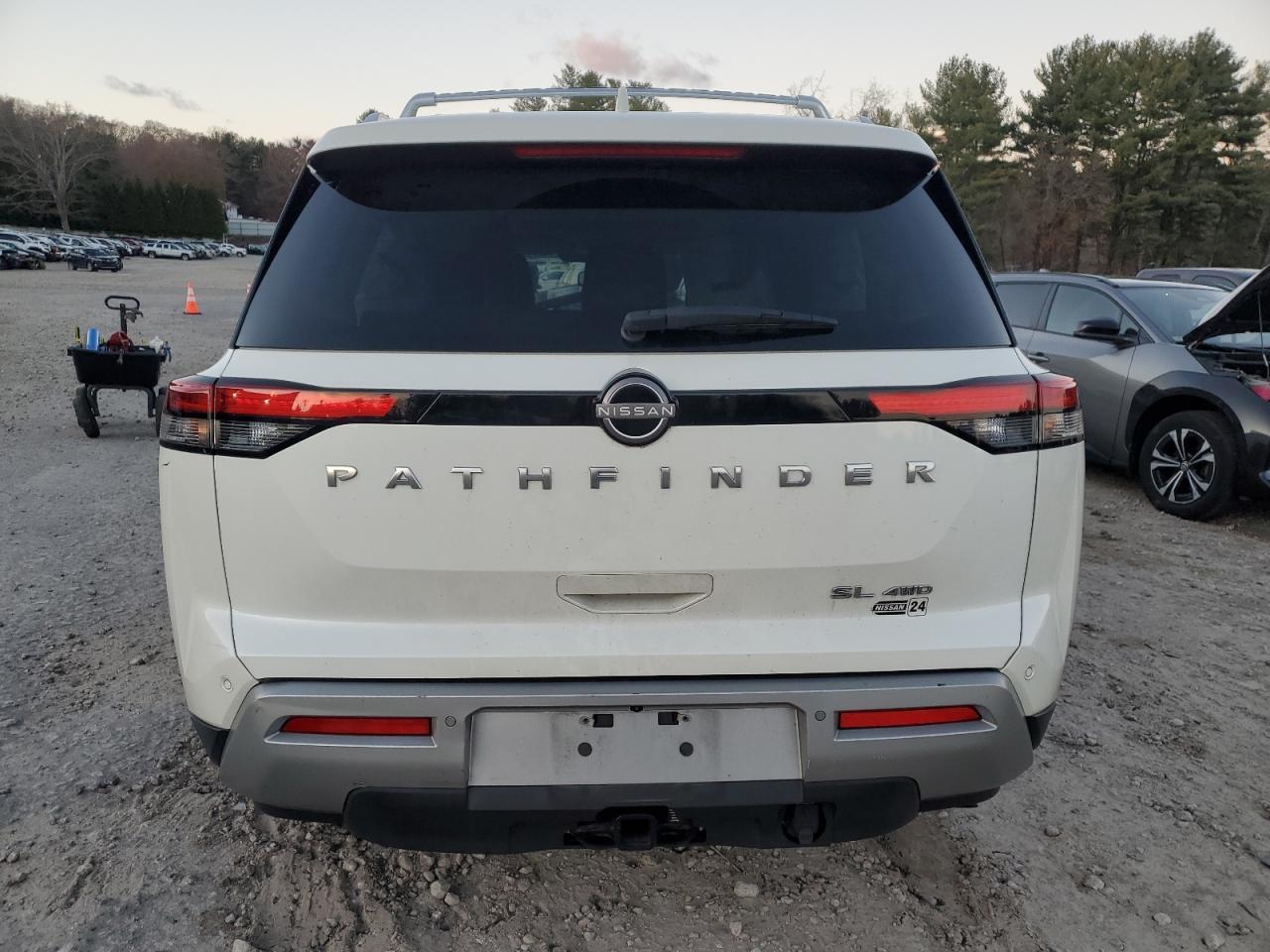 2022 Nissan Pathfinder sl
