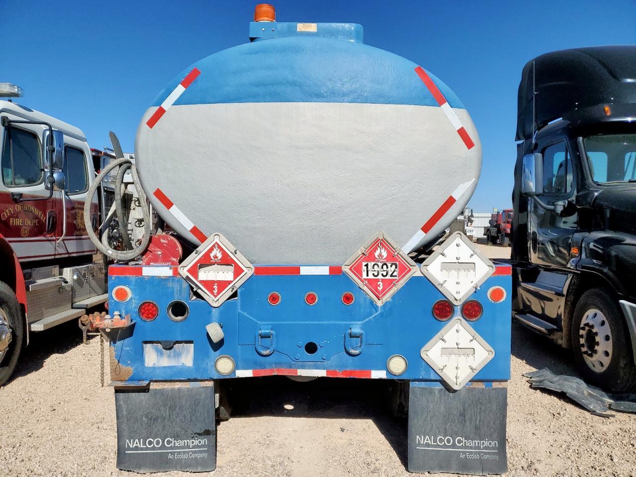 2015 Peterbilt 348 OIL Distributor Truck
