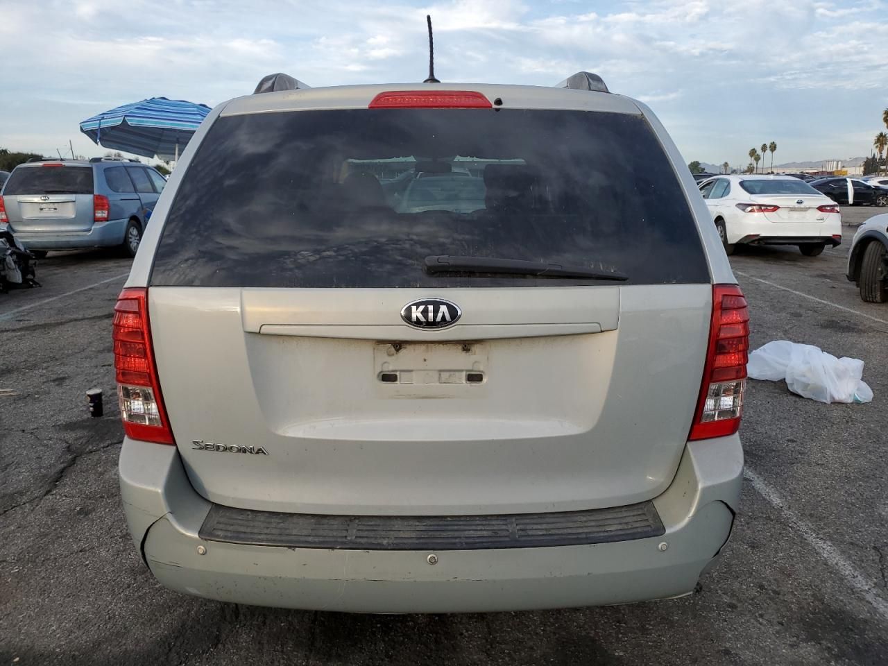 2014 KIA Sedona lx