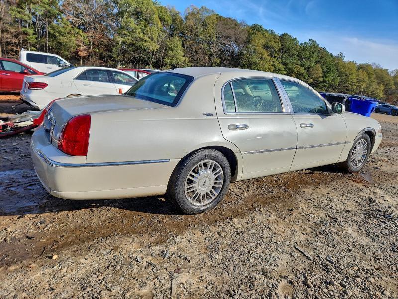 2006 Lincoln Town car Signature Limited