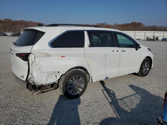 2022 Toyota Sienna xle 8-passenger