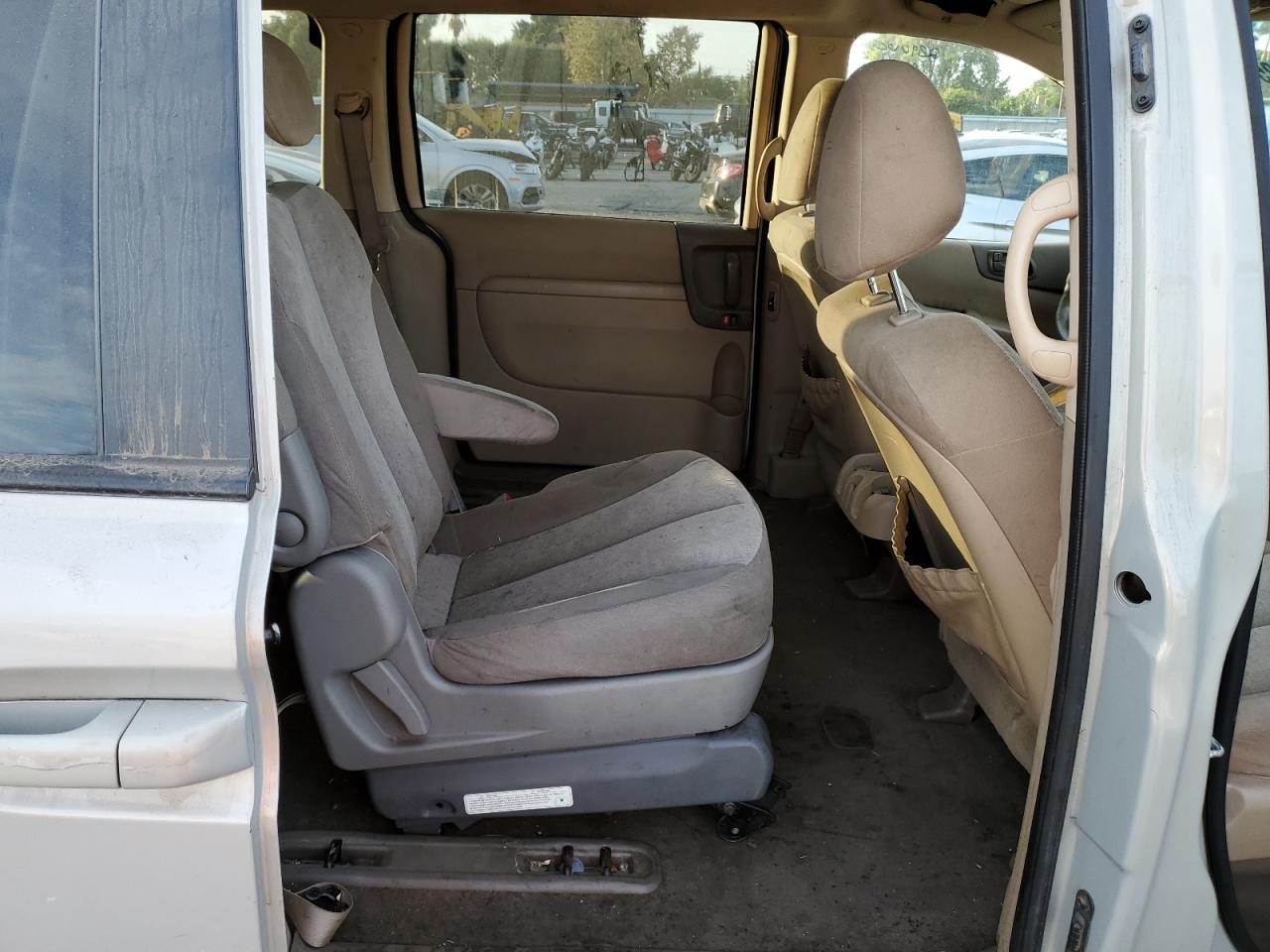 2014 KIA Sedona lx
