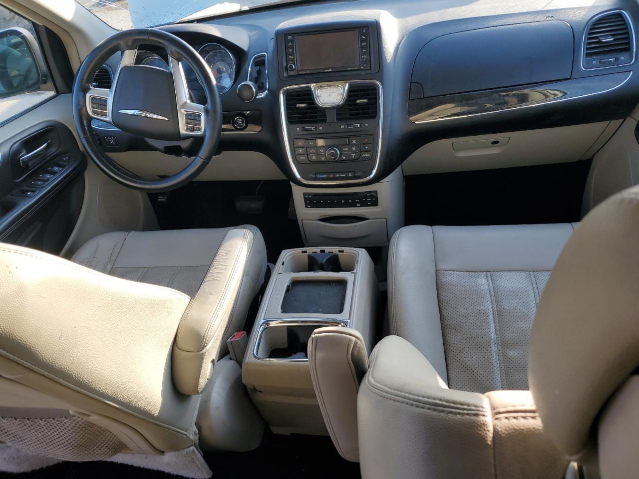2012 Chrysler Town & Country Touring l