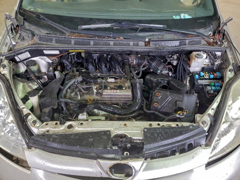 2010 Toyota Sienna le 8-passenger