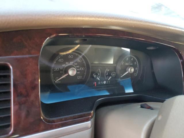 2010 Lincoln Town car Signature Limited