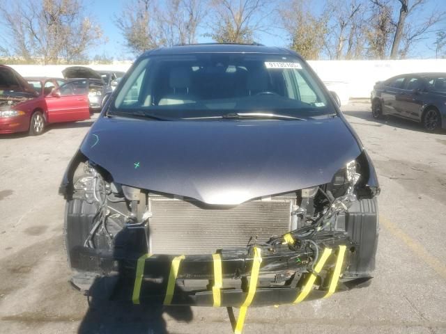 2019 Toyota Sienna xle