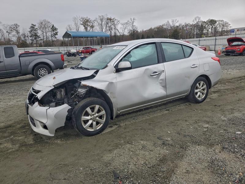 2013 Nissan Versa 1.6 s