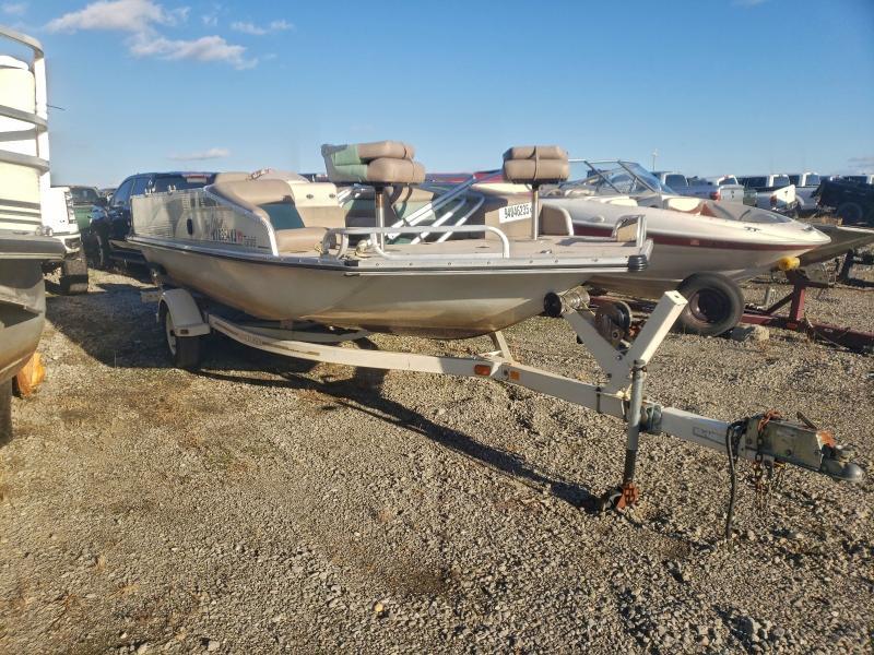 1999 Lowe Suncruiser Boat