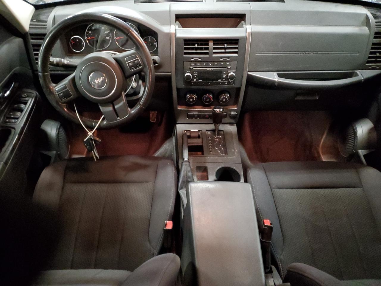 2011 Jeep Liberty jet