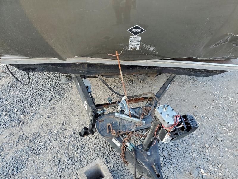 2015 Cruisers Yachts Trailer