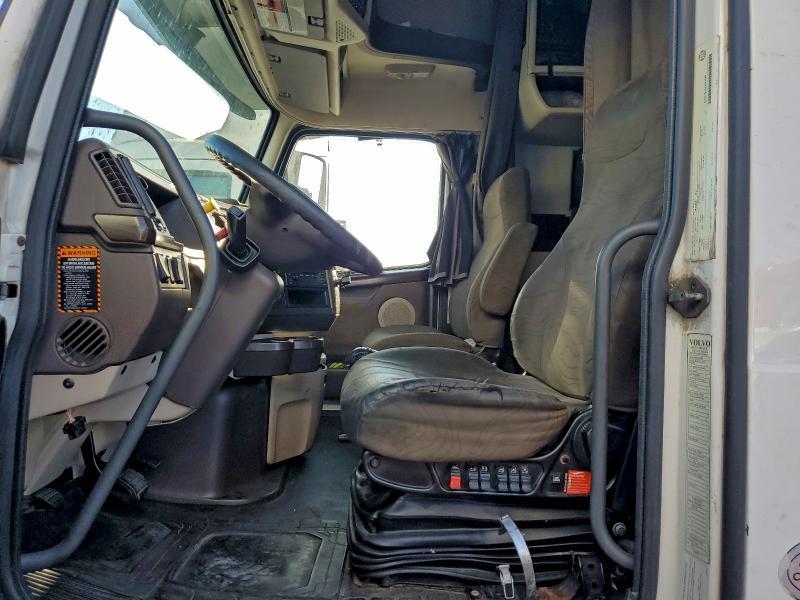 2015 Volvo VNL Semi Truck