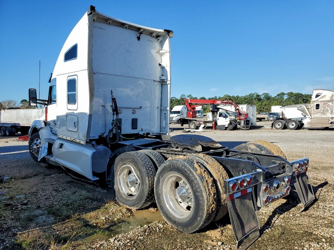 2022 Kenworth T680 Semi Truck