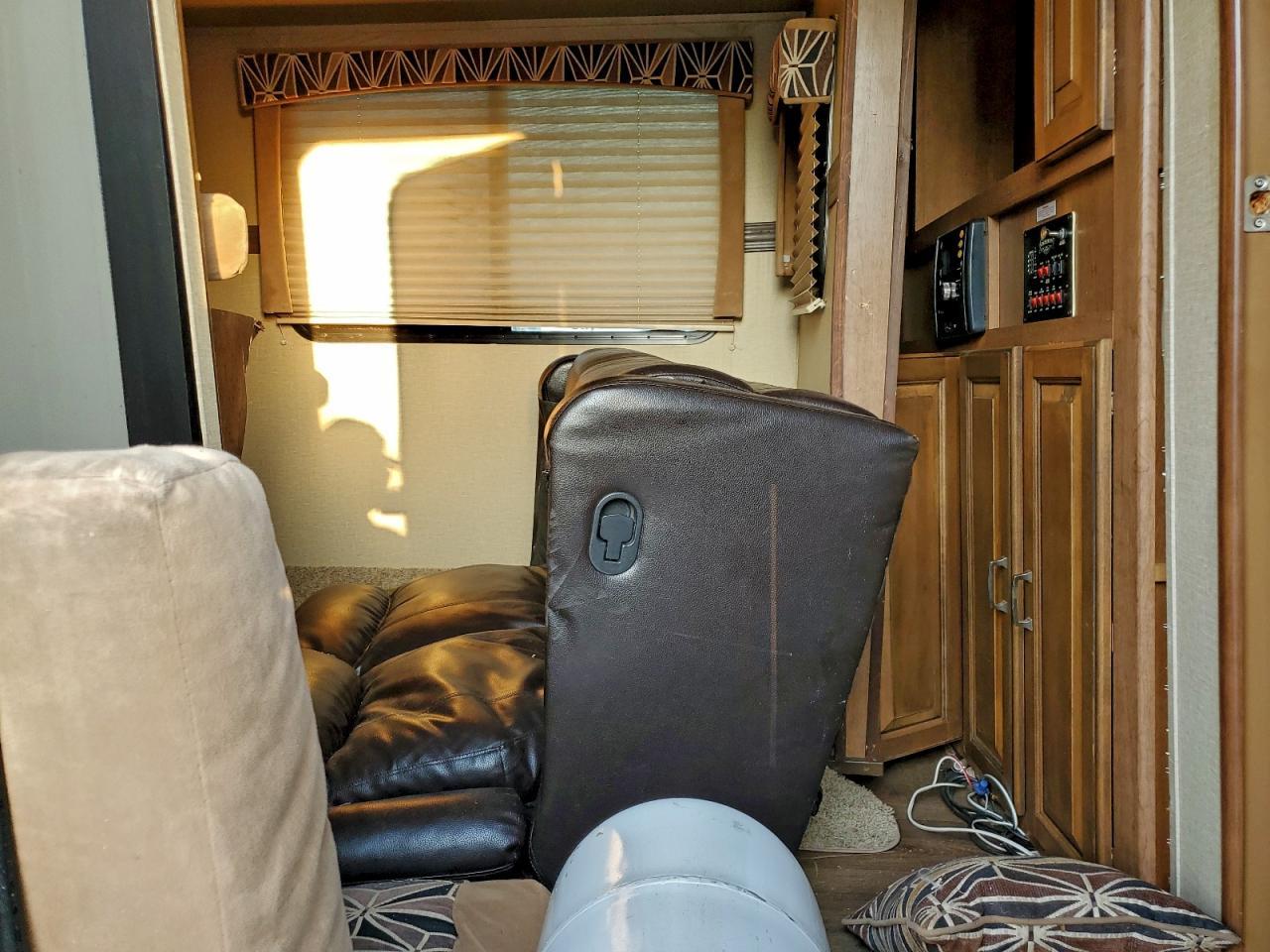 2015 Cruisers Yachts Trailer