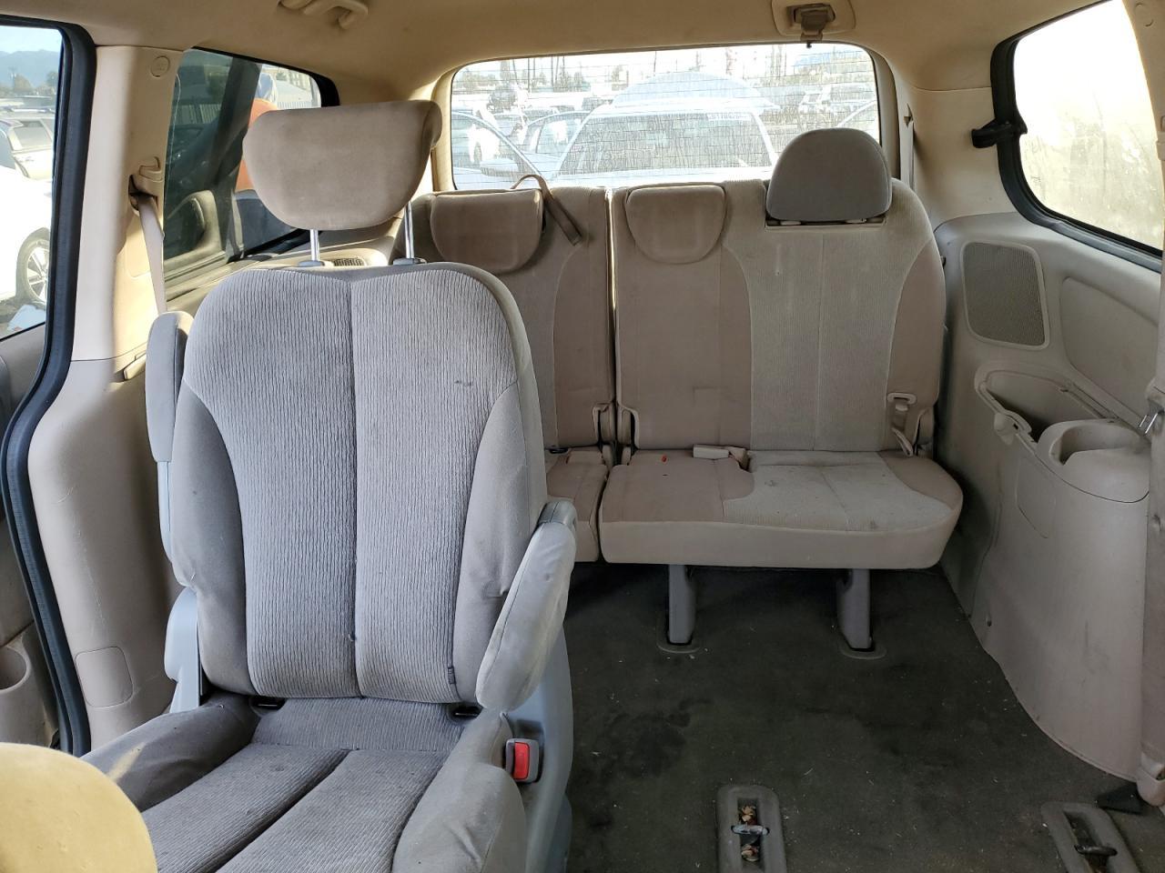 2014 KIA Sedona lx