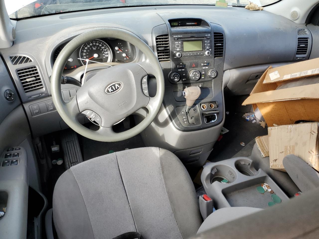 2012 KIA Sedona lx