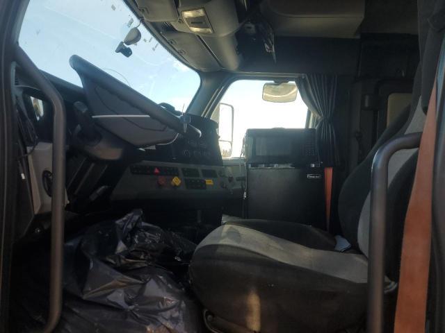 2019 Freightliner Cascadia 126