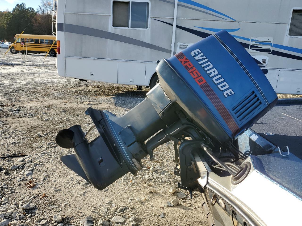 1986 Dyna Track 180 Boat