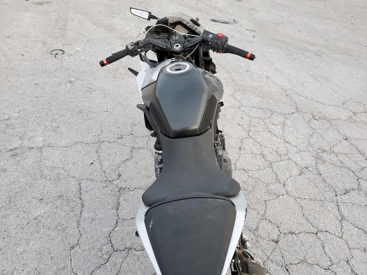 2024 Suzuki GSX800 F