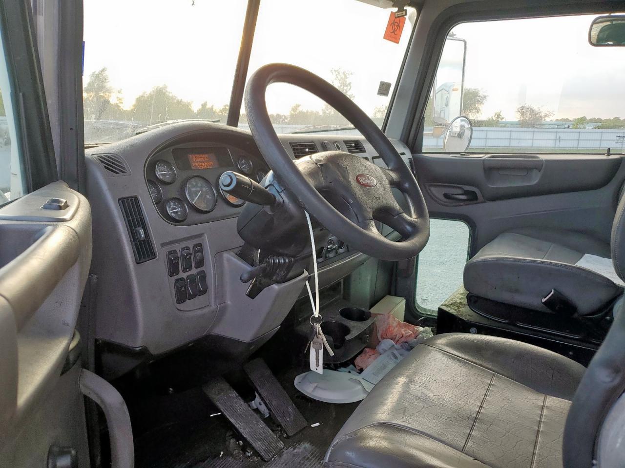 2014 Peterbilt 337 Delivery Truck
