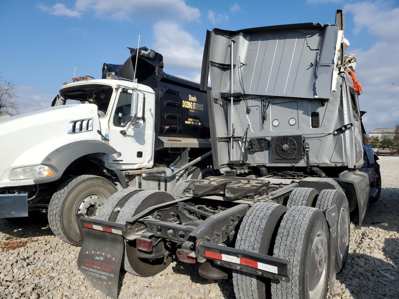 2022 International LT625