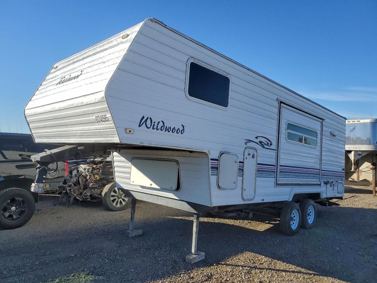 2001 Wildcat 5th Wheel