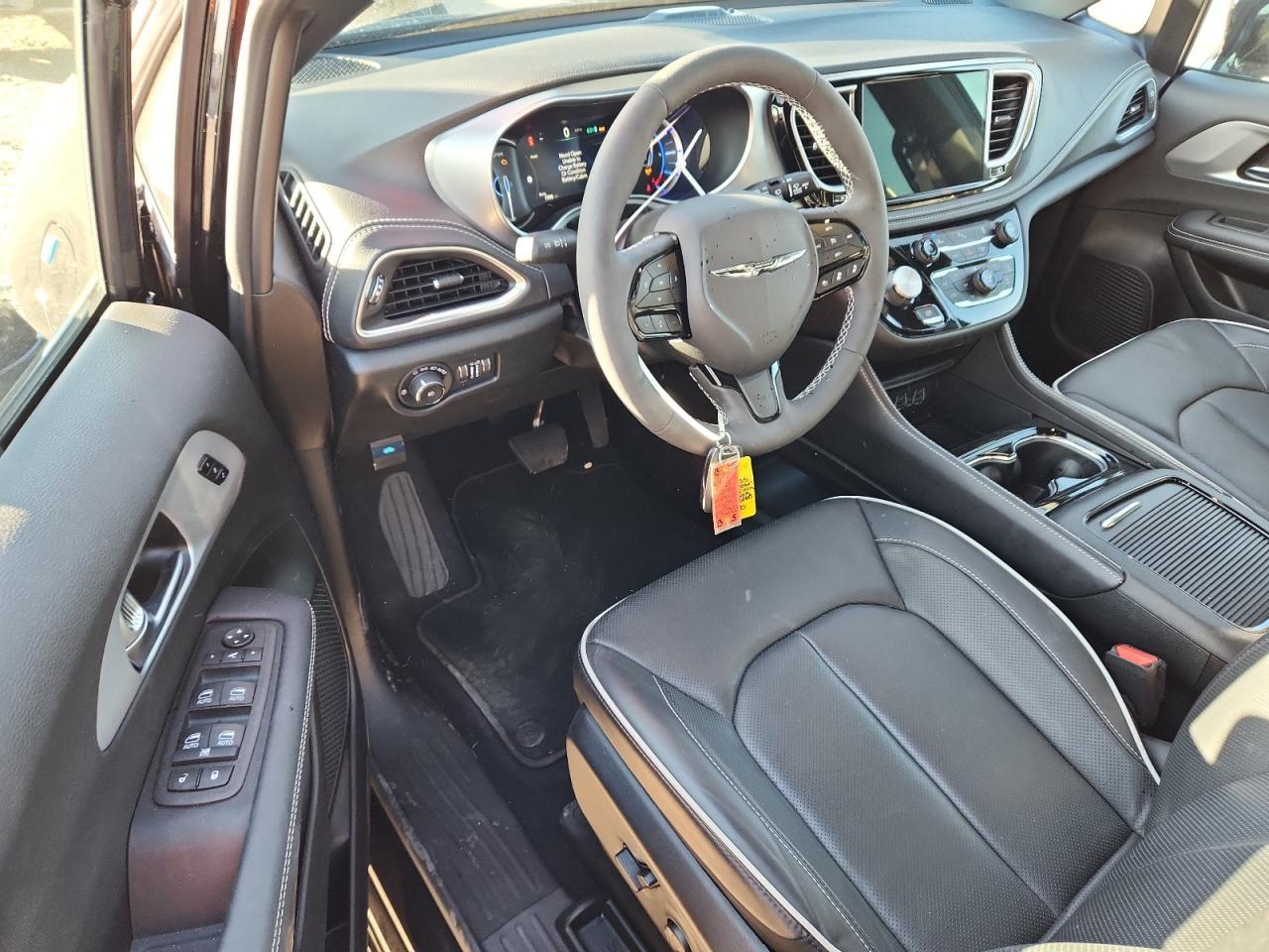 2025 Chrysler Pacifica Hybrid Select
