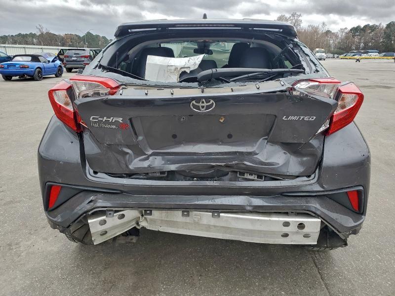 2022 Toyota C-hr xle