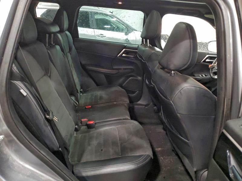 2022 Mitsubishi Outlander se