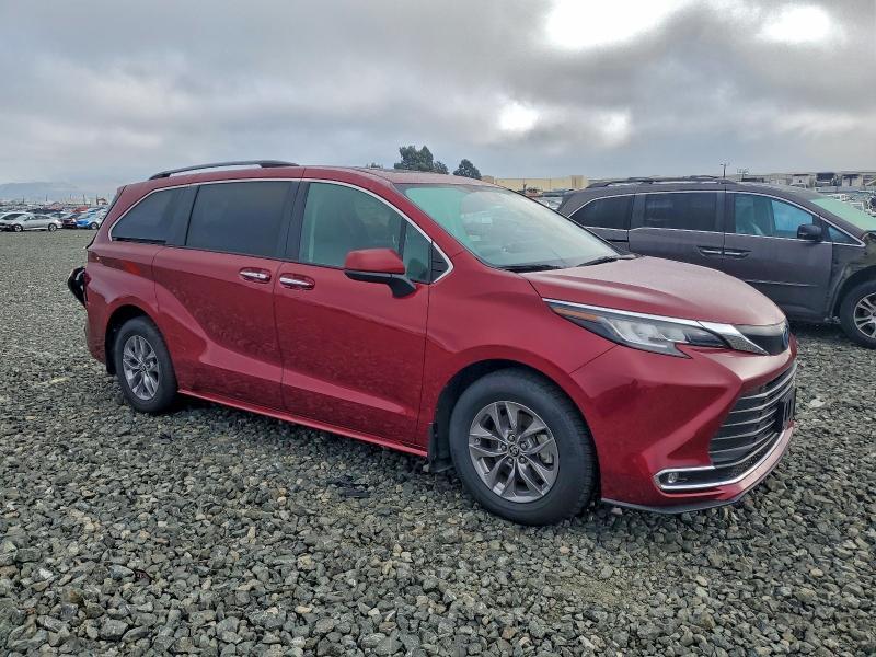 2022 Toyota Sienna xle