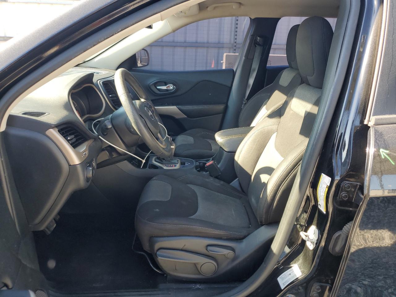 2017 Jeep Cherokee Sport