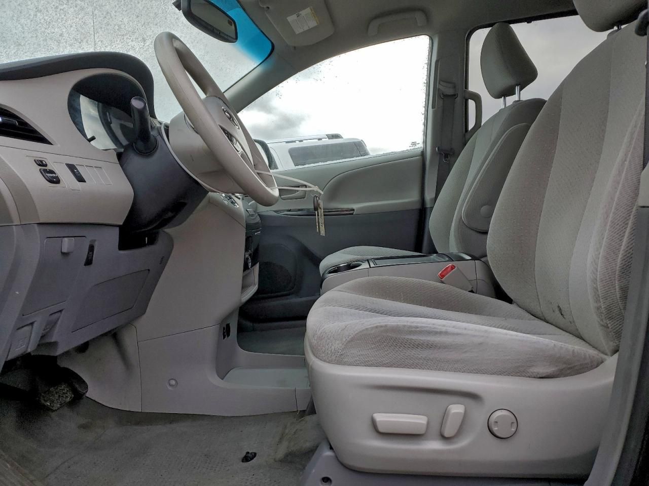 2014 Toyota Sienna l 7-passenger