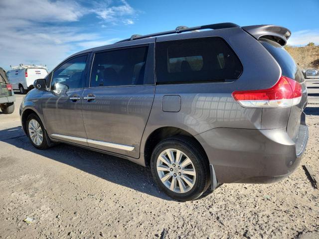 2011 Toyota Sienna xle