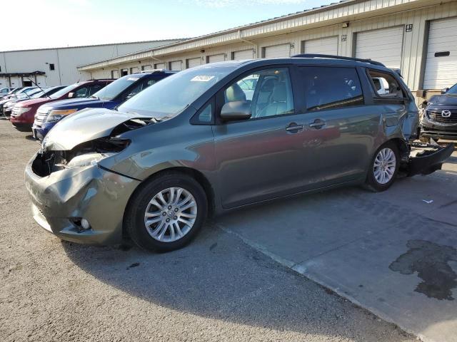 2011 Toyota Sienna xle