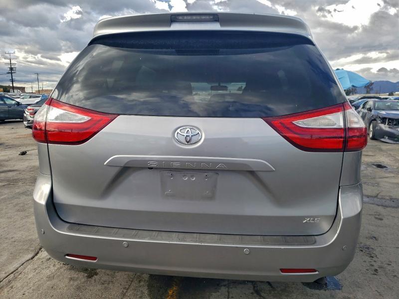 2016 Toyota Sienna xle