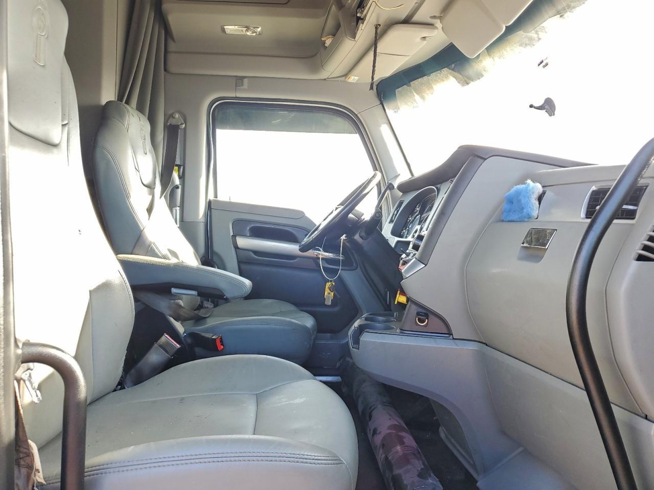 2022 Kenworth T680 Semi Truck