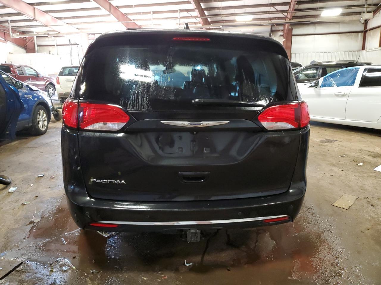 2017 Chrysler Pacifica Touring l