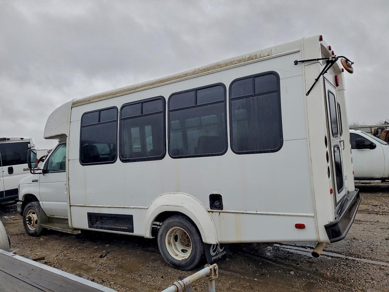 2016 Ford E450 Shuttle Bus