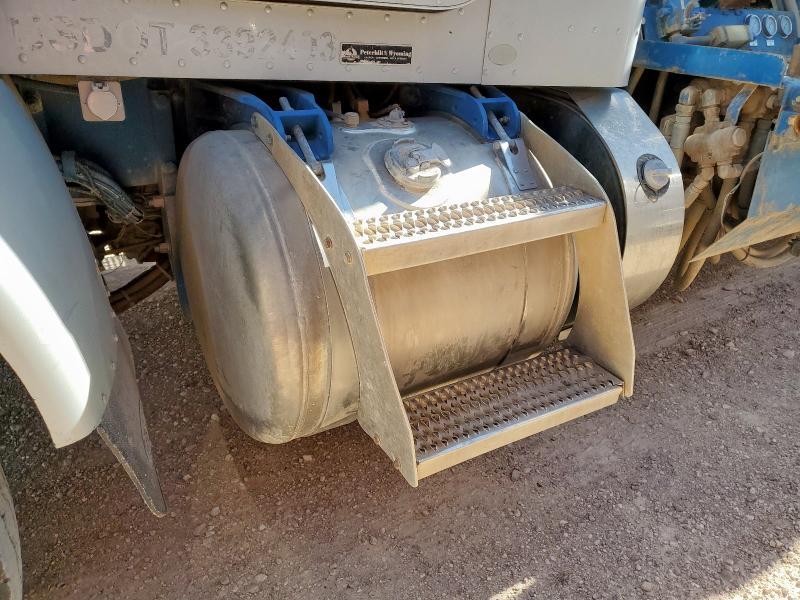 2015 Peterbilt 348 OIL Distributor Truck