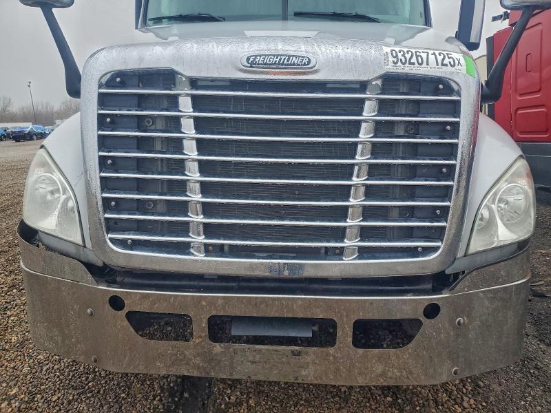 2013 Freightliner Cascadia BOX Truck