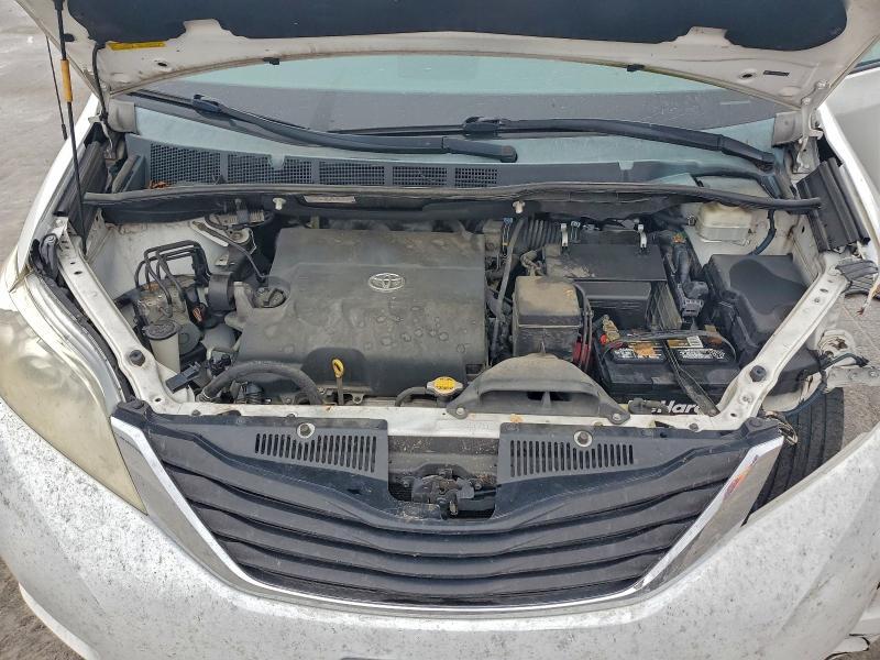 2013 Toyota Sienna le