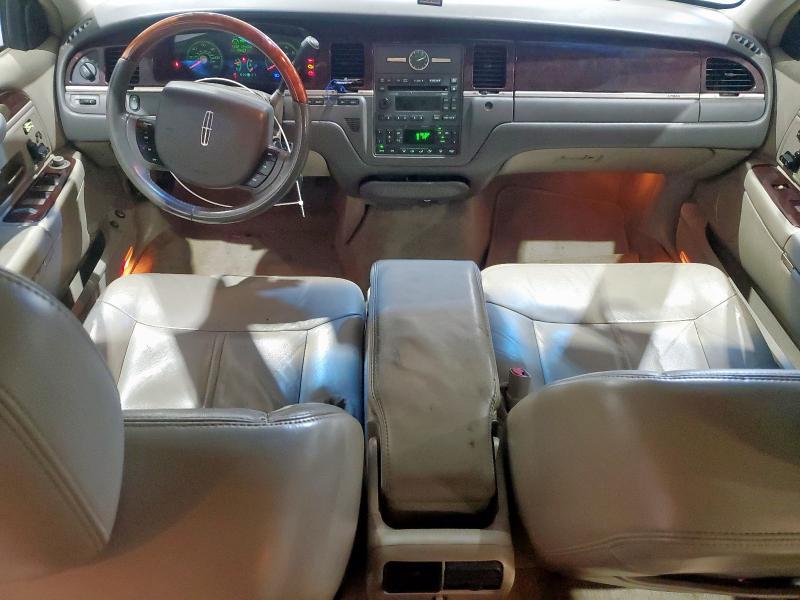 2009 Lincoln Town car Signature Limited