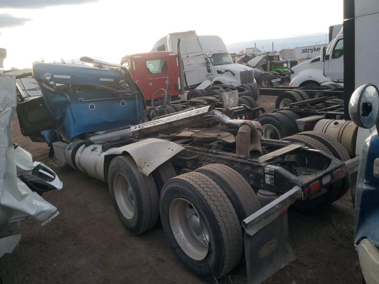 2023 Peterbilt 389 Semi Truck