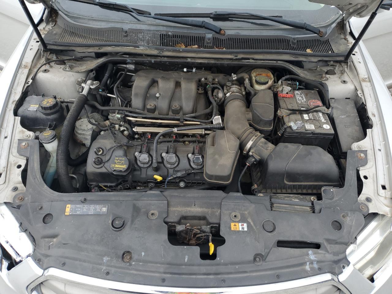 2013 Ford Taurus se