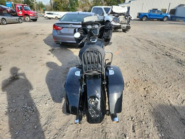 2022 Indian Motorcycle Co. Challenger