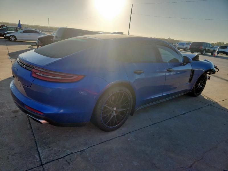 2018 Porsche Panamera 4