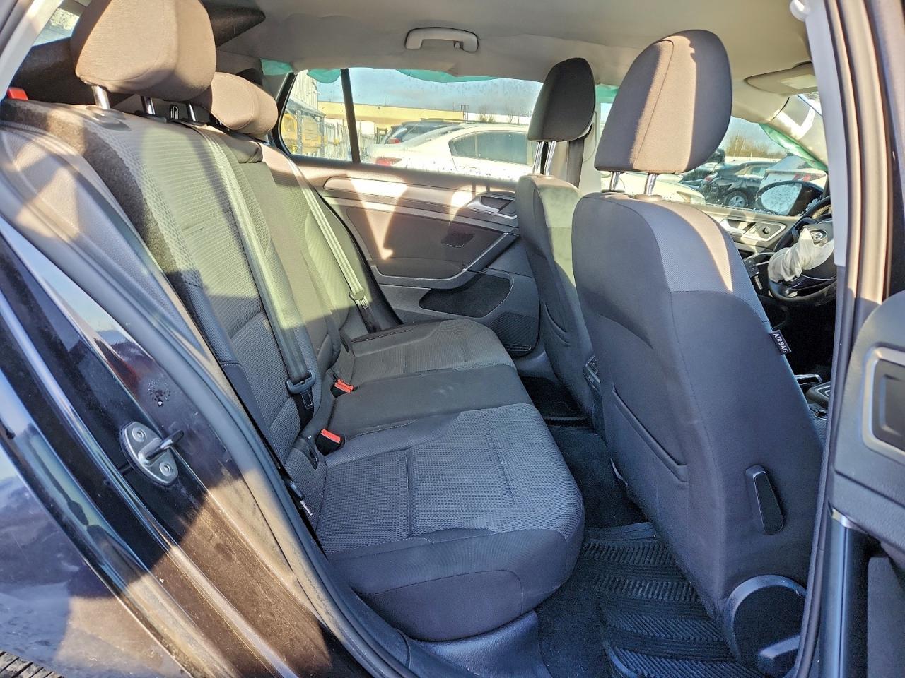 2016 Volkswagen Golf S/se