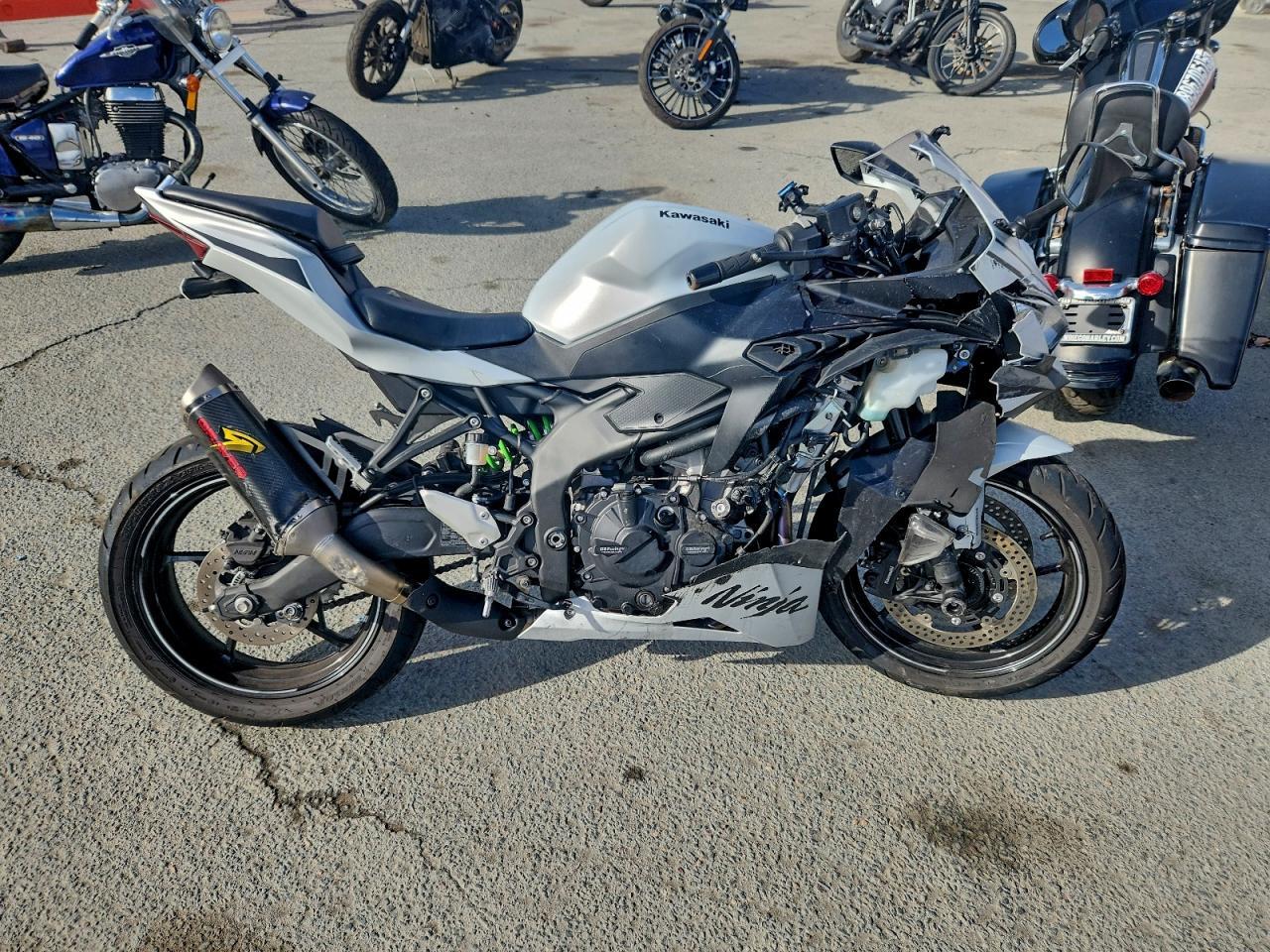 2025 Kawasaki ZX400 S