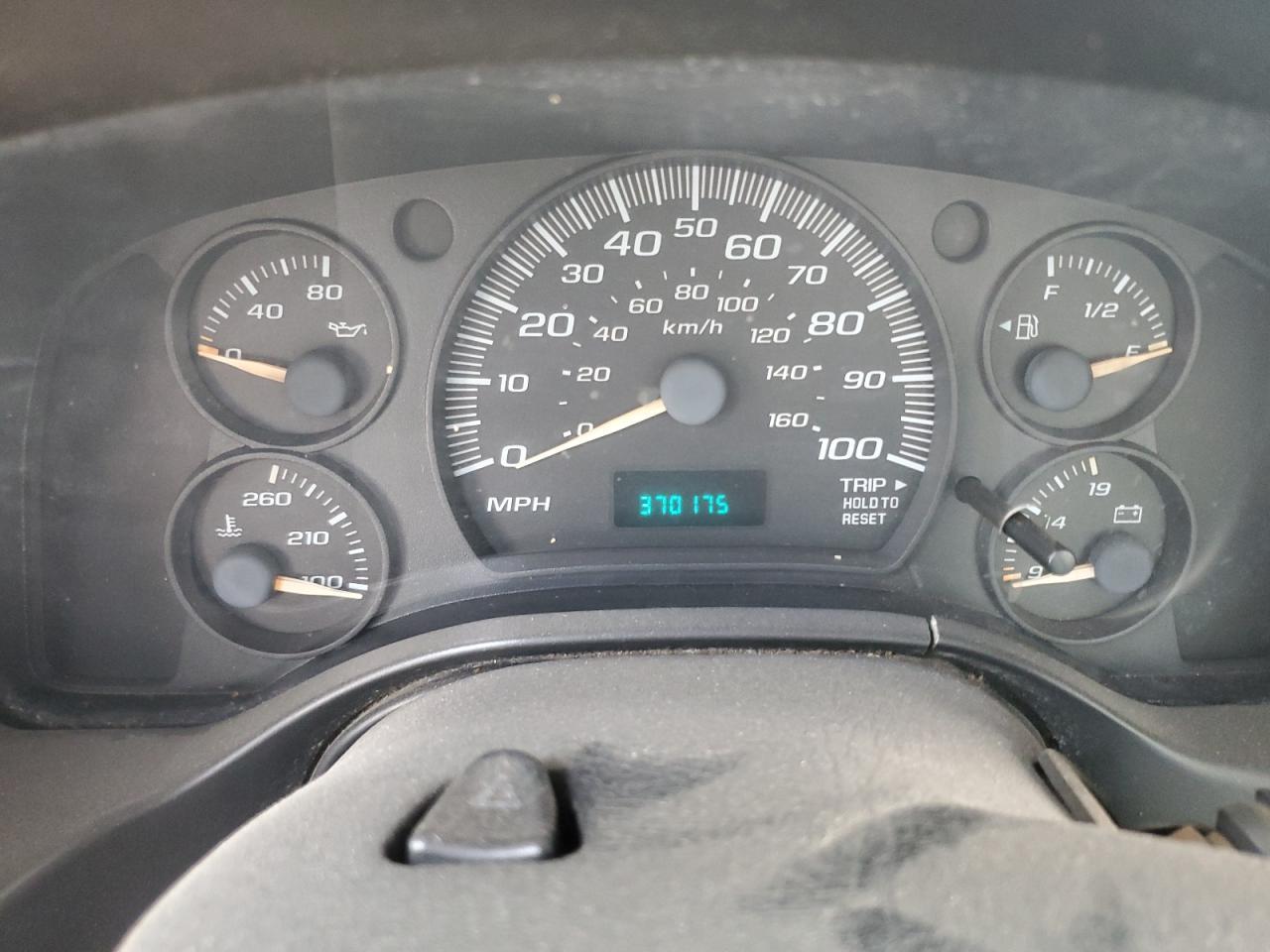 2003 Chevrolet Express BOX Truck