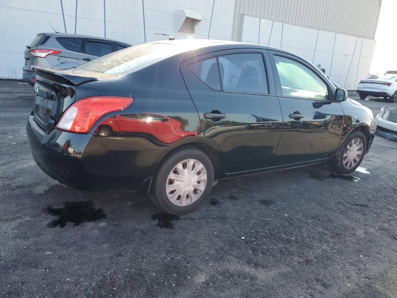 2013 Nissan Versa s