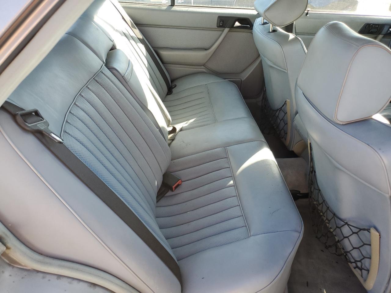 1988 Mercedes-Benz 300 e